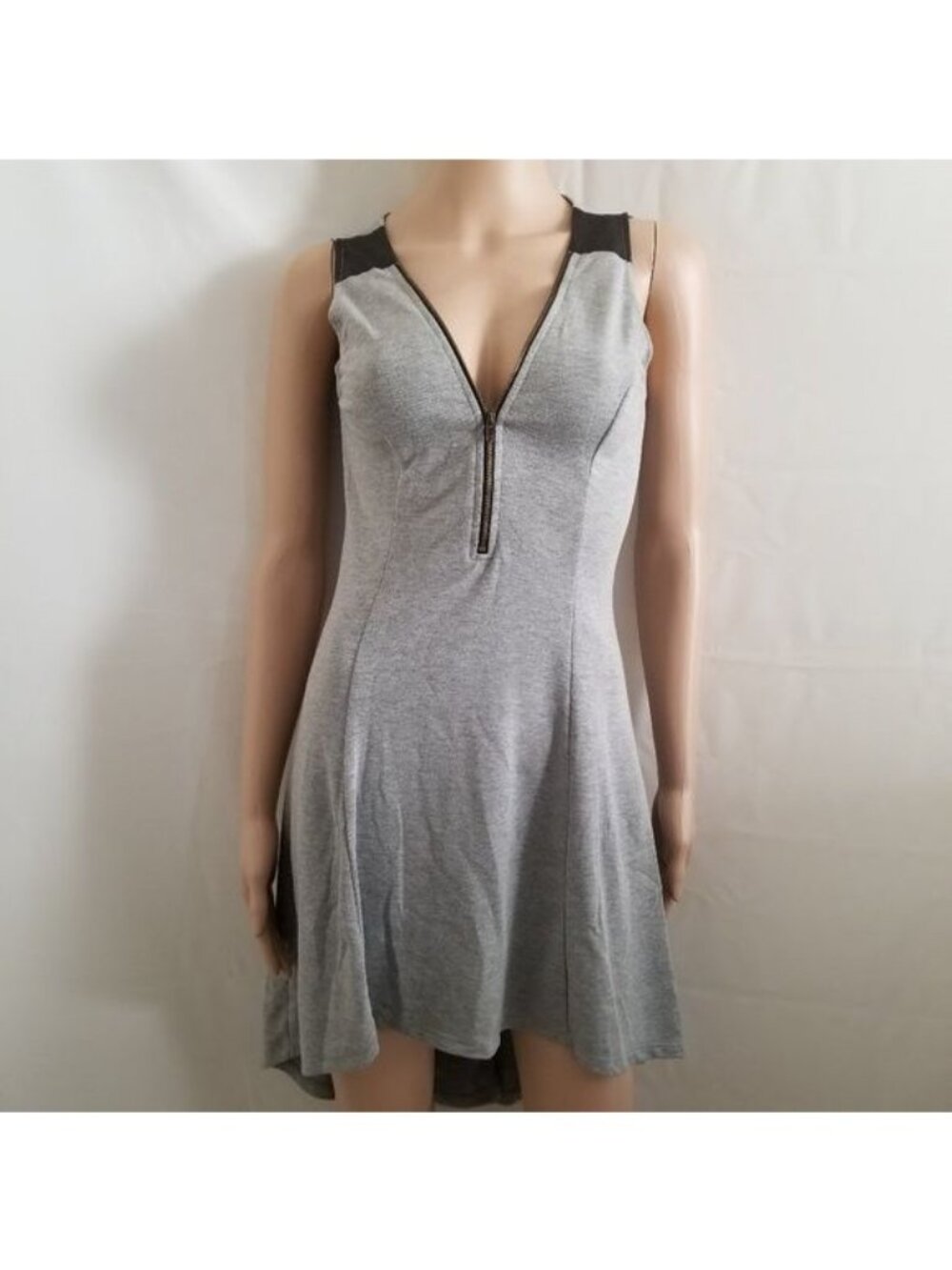 Monteau Women's Gray Knit Zippered V-Neckline High Low Hem Dress Size Small - Picture 3 of 6